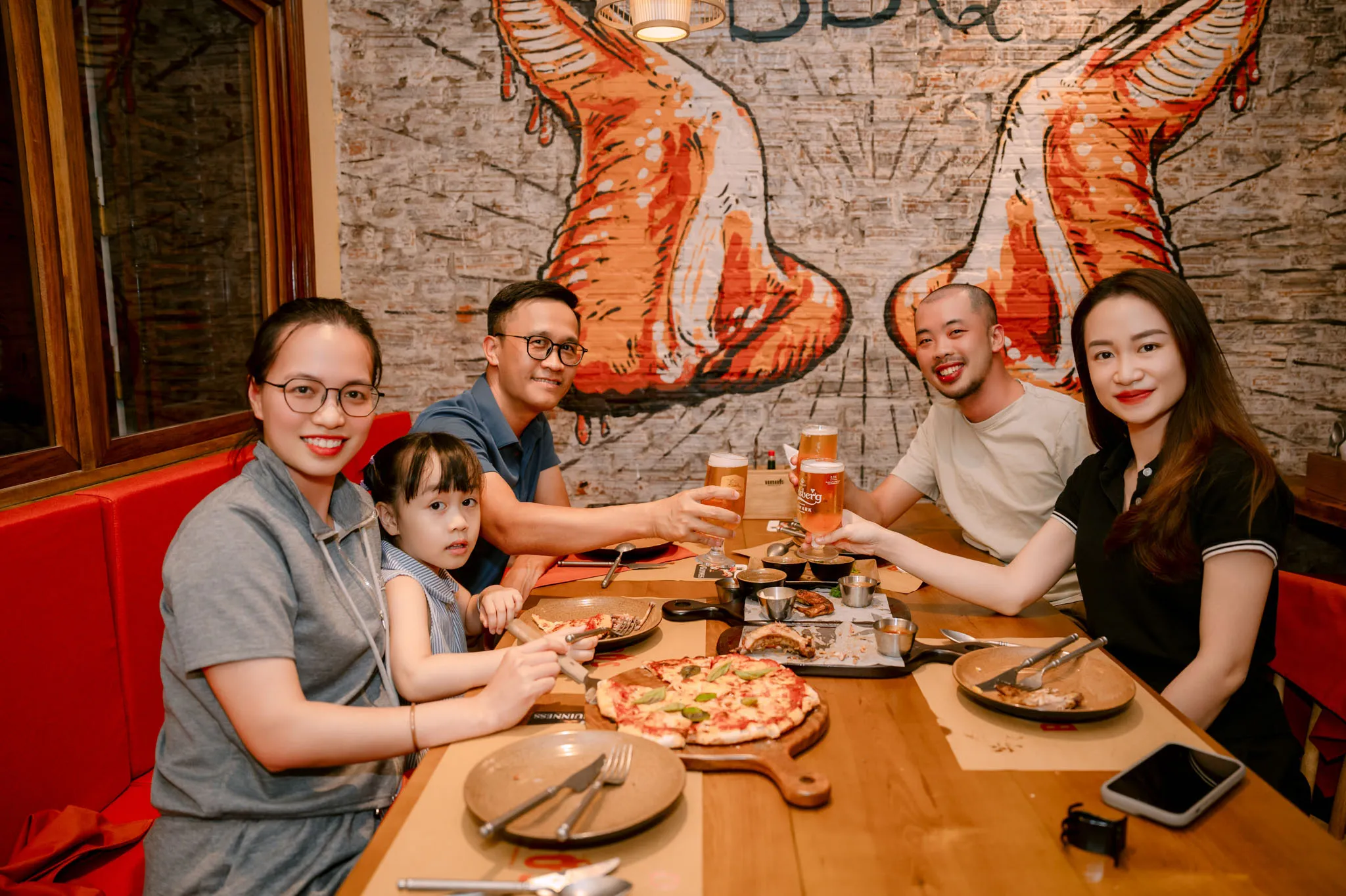Chạm vị bia thủ công